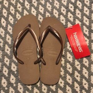Size 6 NWT Havaianas Rose Gold Flip Flops